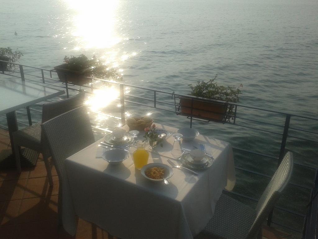 Villa Residence La Limonaia Gargnano Rum bild